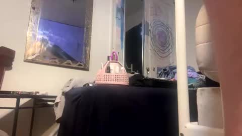 Snapshot of assilem277 chatting on February 28, 9:44 pm danni travis online show from February 28, 9:44 pm