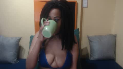 Snapshot of assseductress43 chatting on July 26, 7:15 am assseductress43 online show from July 26, 7:15 am