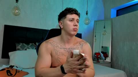 Snapshot of astonhills chatting on April 11, 9:02 am astonhills online show from April 11, 9:02 am