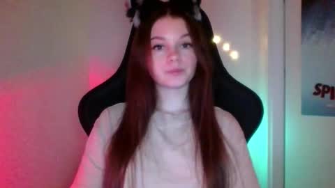 astradream_ online show from November 6, 9:48 pm