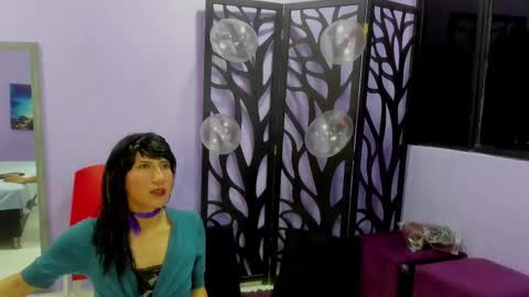 Snapshot of astral_amour chatting on December 5, 12:44 pm astral online show from December 5, 12:44 pm