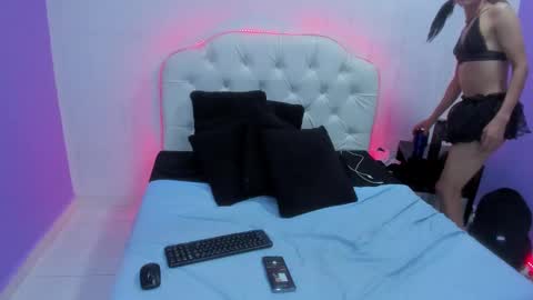 Snapshot of astral_amour chatting on December 7, 8:11 am astral online show from December 7, 8:11 am