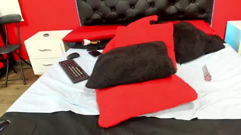 Snapshot of astral_amour chatting on December 12, 8:25 am astral online show from December 12, 8:25 am