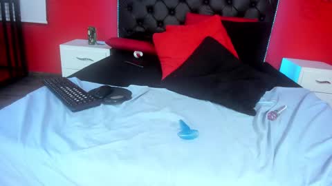 Snapshot of astral_amour chatting on December 19, 10:02 am astral online show from December 19, 10:02 am