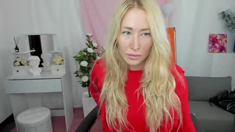 astramonroe online show from April 19, 7:18 am