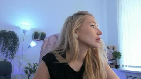 astramonroe online show from April 30, 7:14 am