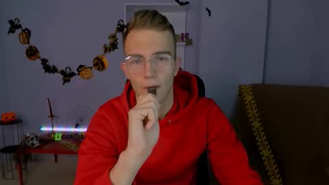 Snapshot of astren_villo chatting on October 19, 5:41 am astren online show from October 19, 5:41 am