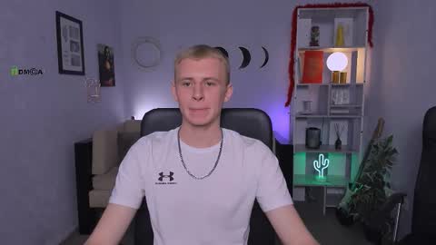 astren online show from March 26, 1:17 pm