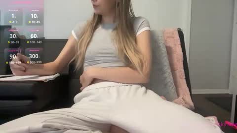 Astrid Sky online show from November 2, 6:32 pm