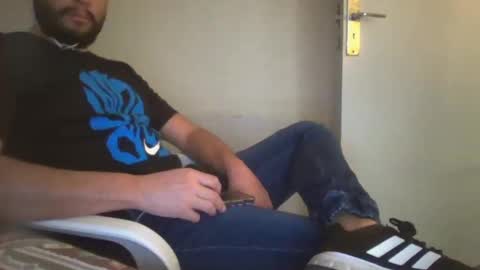 Snapshot of astro_boy_01 chatting on December 24, 10:28 pm astro_boy_01 online show from December 24, 10:28 pm