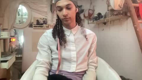 Snapshot of astrodoll chatting on May 4, 5:53 pm Astro Doll online show from May 4, 5:53 pm