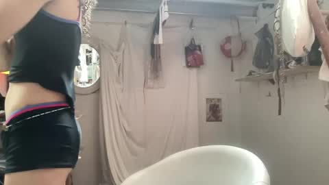 Snapshot of astrodoll chatting on May 30, 11:51 am Astro Doll online show from May 30, 11:51 am