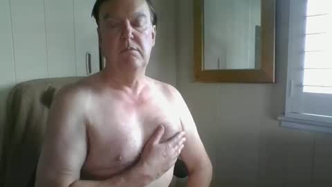 Snapshot of astute008 chatting on January 9, 9:16 pm astute008 online show from January 9, 9:16 pm