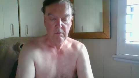 Snapshot of astute008 chatting on February 1, 8:18 pm astute008 online show from February 1, 8:18 pm