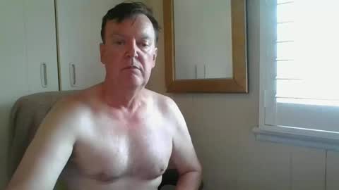 Snapshot of astute008 chatting on February 12, 11:55 pm astute008 online show from February 12, 11:55 pm