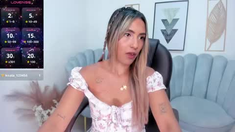 Snapshot of asura_love chatting on April 28, 1:38 pm asura_love online show from April 28, 1:38 pm