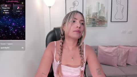 Snapshot of asura_love chatting on May 7, 1:49 pm asura_love online show from May 7, 1:49 pm