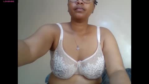 Snapshot of atara_seren chatting on February 20, 11:32 am atara_seren online show from February 20, 11:32 am