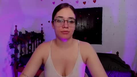Snapshot of atenas__05 chatting on December 2, 5:26 am atenas online show from December 2, 5:26 am