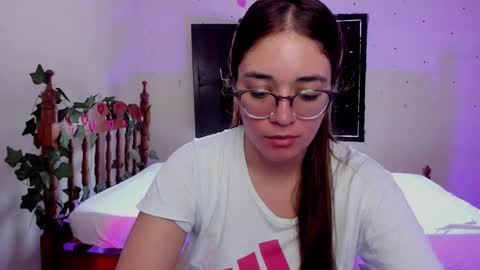 Snapshot of atenas__05 chatting on December 22, 7:21 pm atenas online show from December 22, 7:21 pm