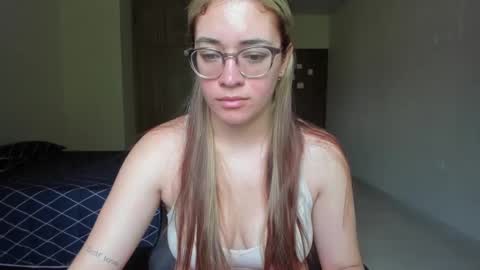 Snapshot of atenas__05 chatting on February 16, 6:21 pm atenas online show from February 16, 6:21 pm