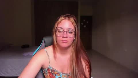 Snapshot of atenas__05 chatting on February 25, 7:14 pm atenas online show from February 25, 7:14 pm