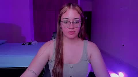 Snapshot of atenas__05 chatting on February 26, 7:05 pm atenas online show from February 26, 7:05 pm