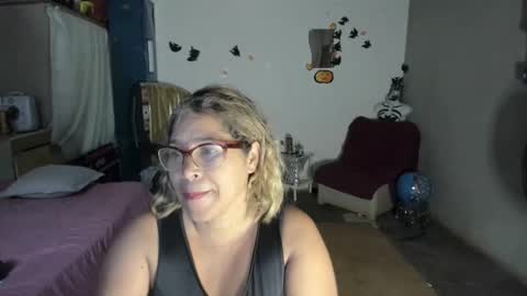 Snapshot of atenea412929 chatting on November 7, 9:48 pm atenea412929 online show from November 7, 9:48 pm