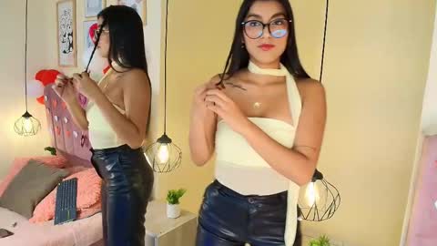 Snapshot of ateneaaa_ chatting on February 18, 8:27 pm ateneaaa_ online show from February 18, 8:27 pm