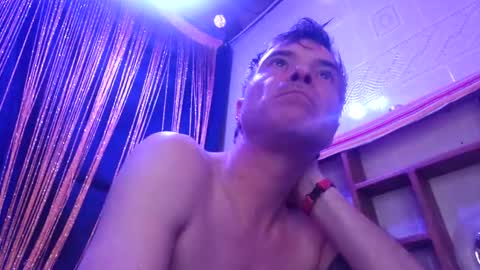 jonnyandrew online show from December 12, 10:02 am