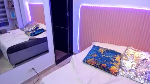 Athenea online show from December 18, 3:58 am