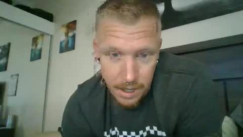 Snapshot of athletic_skater779 chatting on May 23, 4:33 pm AthleticWhiteboy777 online show from May 23, 4:33 pm