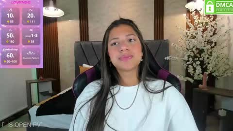 Snapshot of atiena_ chatting on April 18, 1:37 pm Atiena online show from April 18, 1:37 pm