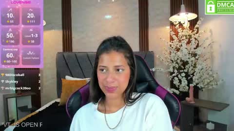 Snapshot of atiena_ chatting on April 18, 7:58 pm Atiena online show from April 18, 7:58 pm