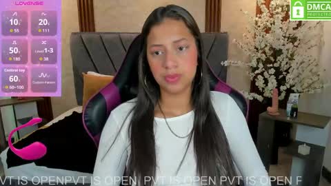 Snapshot of atiena_ chatting on April 21, 7:50 pm Atiena online show from April 21, 7:50 pm