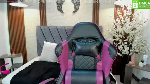 Snapshot of atiena_ chatting on May 2, 11:48 am Atiena online show from May 2, 11:48 am