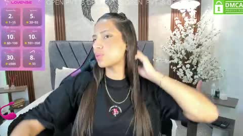 Snapshot of atiena_ chatting on May 6, 6:02 pm Atiena online show from May 6, 6:02 pm