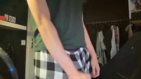 Undress a hung twink  online show from December 5, 9:39 am