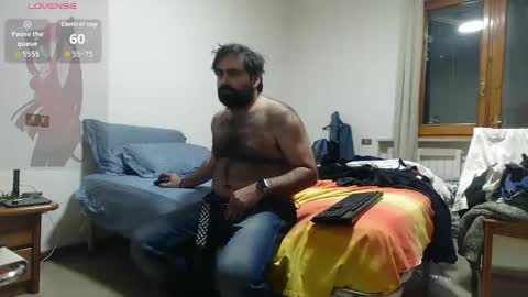 Snapshot of attila85 chatting on May 11, 6:38 pm Bleakw85 online show from May 11, 6:38 pm