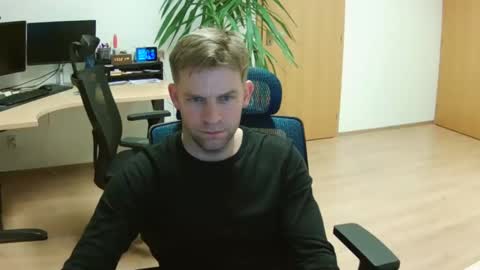 Snapshot of attom88 chatting on January 4, 4:32 pm SomeFun online show from January 4, 4:32 pm