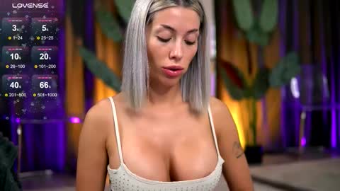 Isabella online show from September 19, 3:19 am