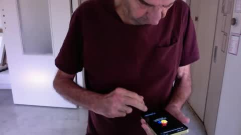 Snapshot of auguste061400 chatting on December 2, 9:24 am auguste061400 online show from December 2, 9:24 am