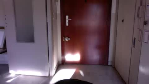 Snapshot of auguste061400 chatting on December 17, 9:17 am auguste061400 online show from December 17, 9:17 am