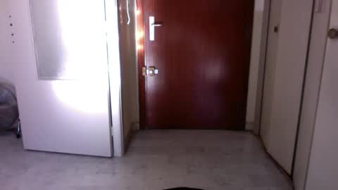 Snapshot of auguste688483 chatting on February 6, 9:12 am auguste688483 online show from February 6, 9:12 am