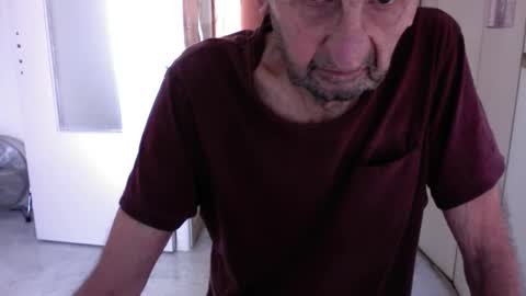 Snapshot of auguste688483 chatting on February 7, 9:24 am auguste688483 online show from February 7, 9:24 am