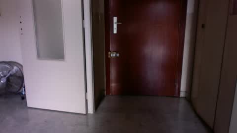 Snapshot of auguste688483 chatting on February 24, 9:18 am auguste688483 online show from February 24, 9:18 am