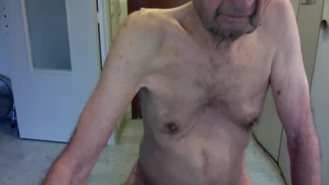 Snapshot of auguste688483 chatting on February 25, 9:30 am auguste688483 online show from February 25, 9:30 am