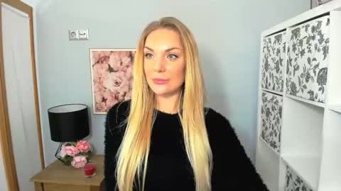 AulloraSensual online show from January 3, 9:15 am