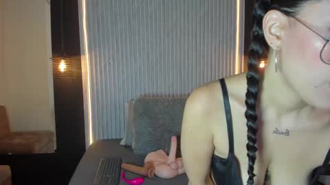Snapshot of aurabakers chatting on October 10, 3:16 am Aura online show from October 10, 3:16 am