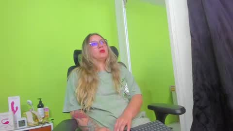 Aura Divina  online show from July 5, 4:19 am